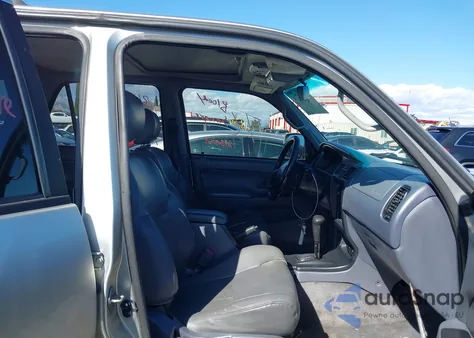 2000 Toyota 4Runner Sr5 V6 z USA, uszkodzony, nr VIN JT3GN86RXY0157216